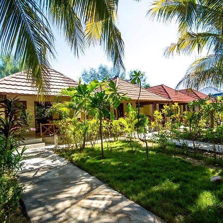 Fantastic Cottages Gili Meno Exterior foto